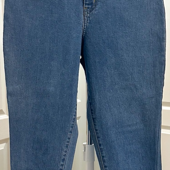 Levi's High Waisted Taper Jeans - Size 28 - Mid Stone Wash - Picture 3 of 8